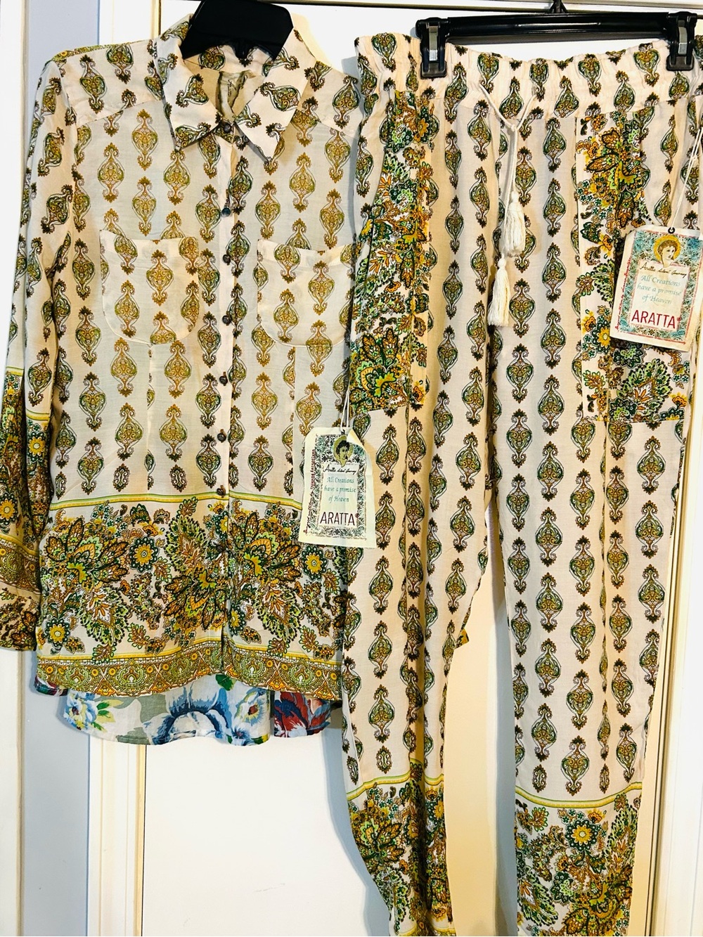 Aratta Mixed Floral Set SM 
Aratta Split Print Tunic 
Aratta Straight Leg Pants